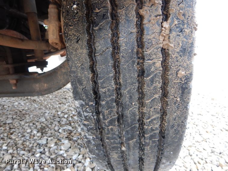 image for item DH6484 2008 GMC C7500 truck cab and chassis