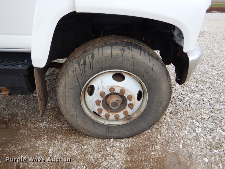 image for item DH6484 2008 GMC C7500 truck cab and chassis