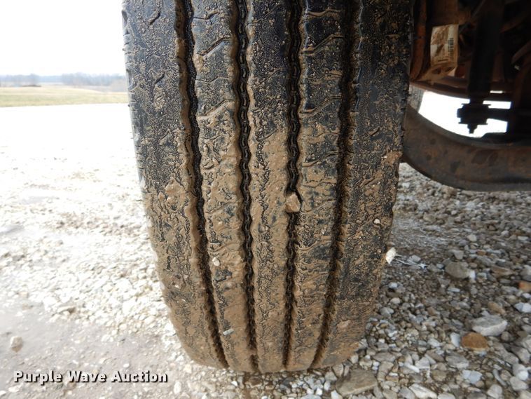 image for item DH6484 2008 GMC C7500 truck cab and chassis