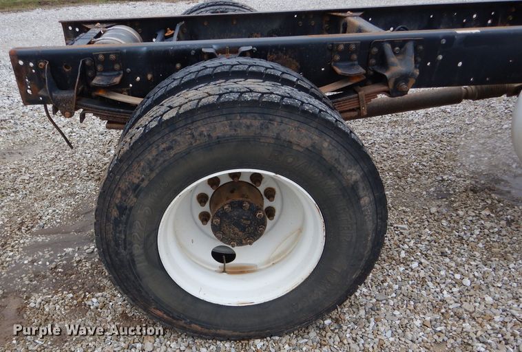 image for item DH6484 2008 GMC C7500 truck cab and chassis