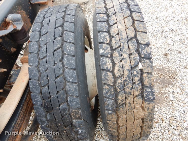 image for item DH6484 2008 GMC C7500 truck cab and chassis