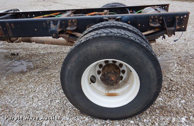 image for item DH6484 2008 GMC C7500 truck cab and chassis