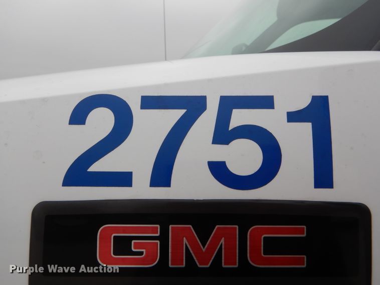 image for item DH6484 2008 GMC C7500 truck cab and chassis