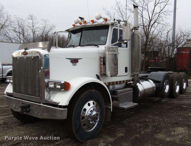 image for item DH8443 2006 Peterbilt 379 semi truck
