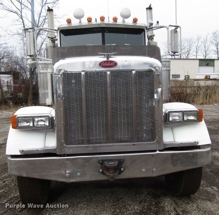 image for item DH8443 2006 Peterbilt 379 semi truck