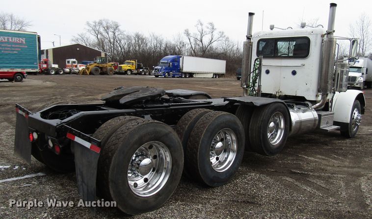 image for item DH8443 2006 Peterbilt 379 semi truck