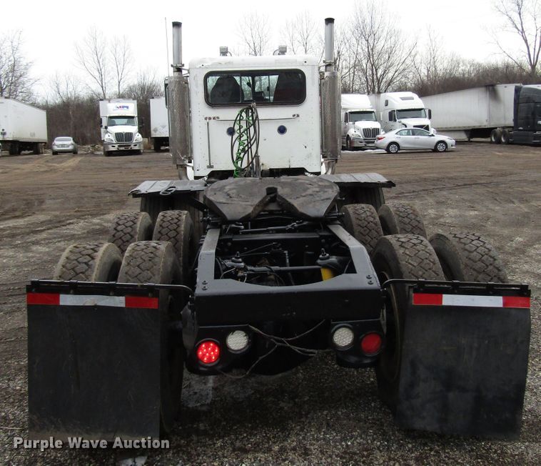 image for item DH8443 2006 Peterbilt 379 semi truck