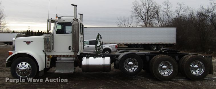 image for item DH8443 2006 Peterbilt 379 semi truck