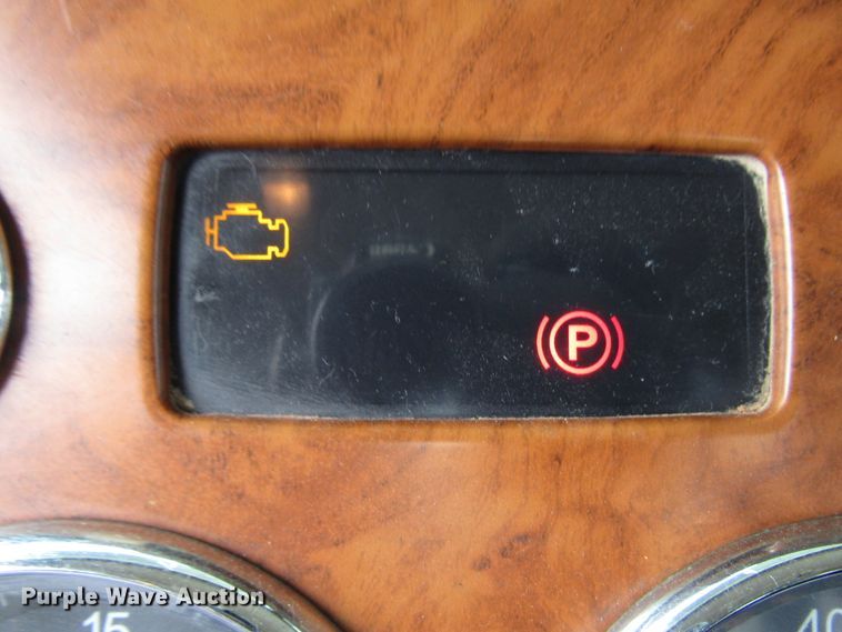 image for item DH8443 2006 Peterbilt 379 semi truck