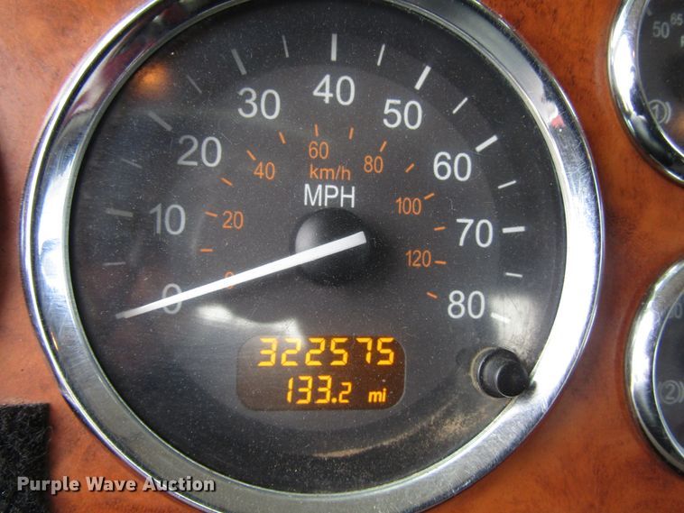 image for item DH8443 2006 Peterbilt 379 semi truck