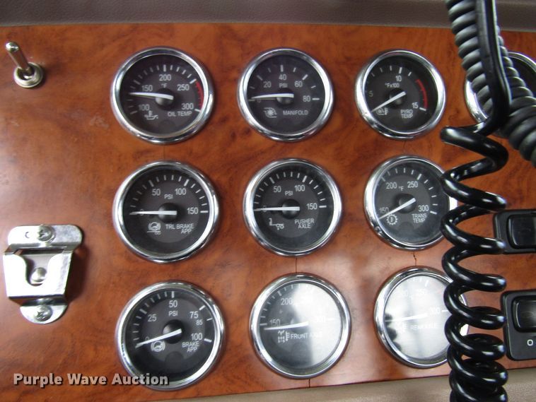 image for item DH8443 2006 Peterbilt 379 semi truck