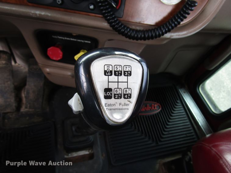 image for item DH8443 2006 Peterbilt 379 semi truck