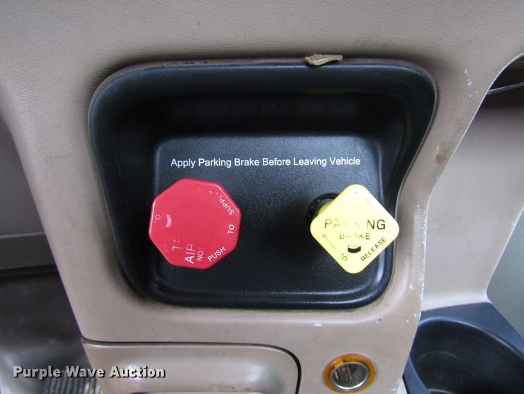 image for item DH8443 2006 Peterbilt 379 semi truck