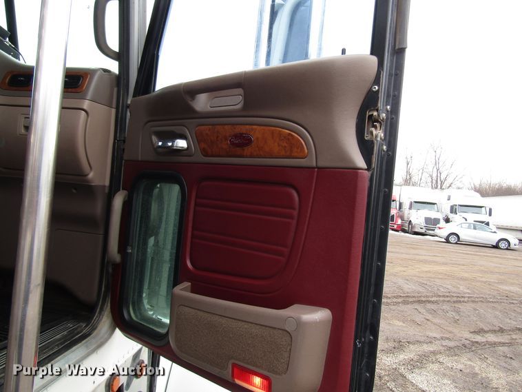 image for item DH8443 2006 Peterbilt 379 semi truck