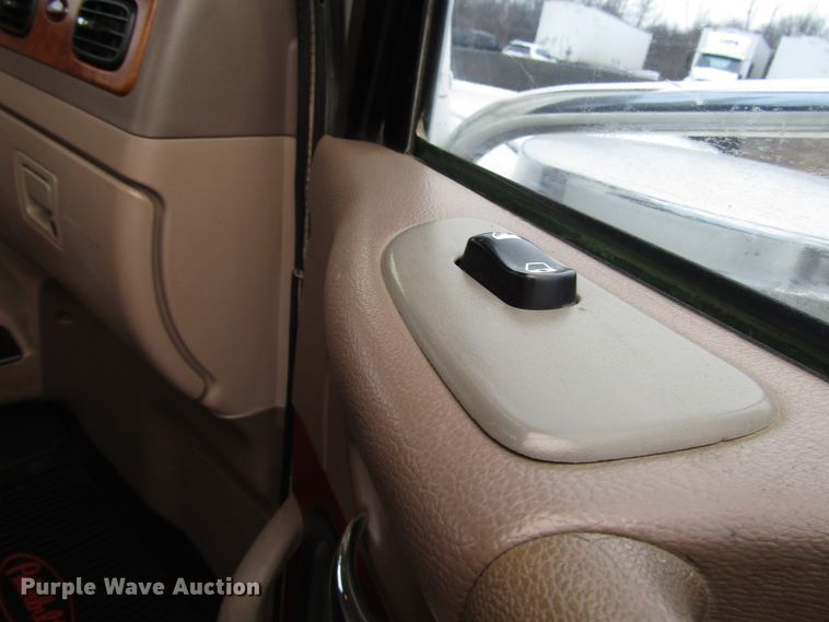 image for item DH8443 2006 Peterbilt 379 semi truck