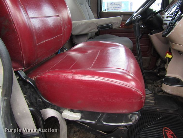 image for item DH8443 2006 Peterbilt 379 semi truck