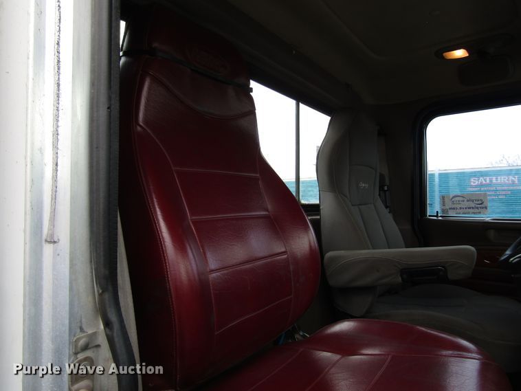 image for item DH8443 2006 Peterbilt 379 semi truck