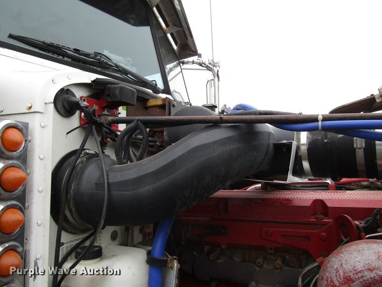 image for item DH8443 2006 Peterbilt 379 semi truck