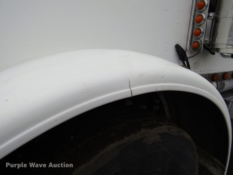 image for item DH8443 2006 Peterbilt 379 semi truck