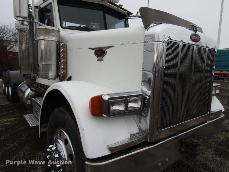 image for item DH8443 2006 Peterbilt 379 semi truck