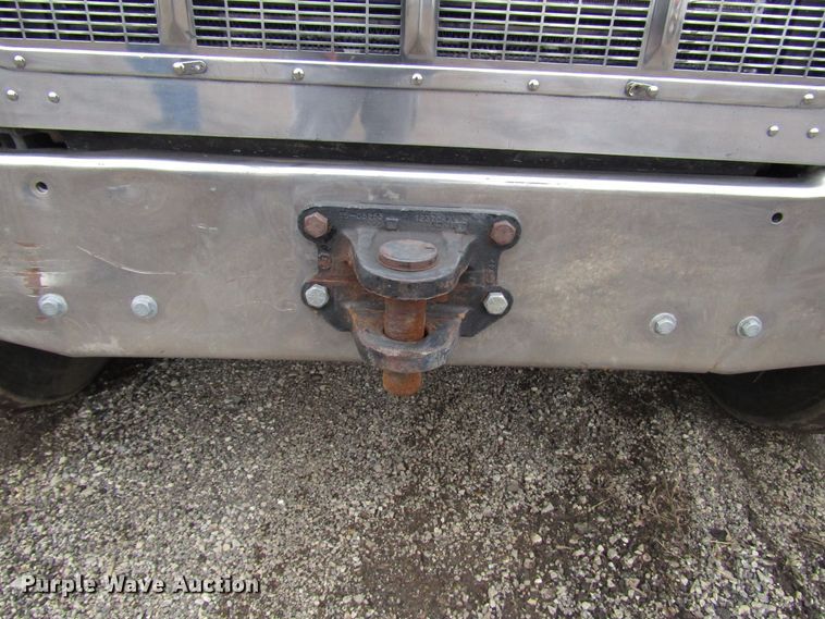 image for item DH8443 2006 Peterbilt 379 semi truck