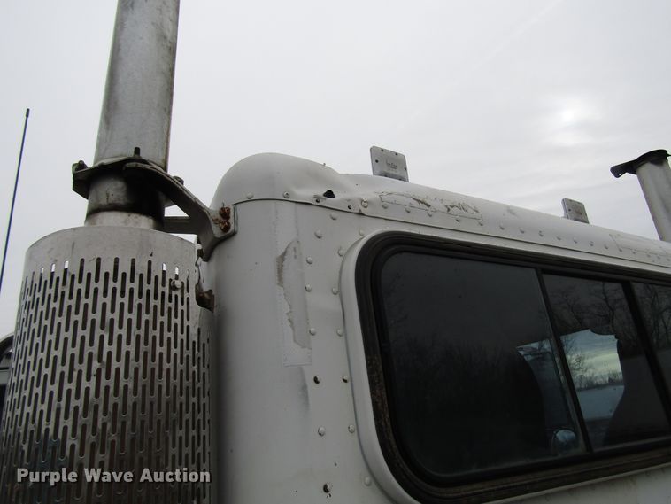 image for item DH8443 2006 Peterbilt 379 semi truck