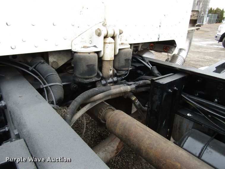 image for item DH8443 2006 Peterbilt 379 semi truck