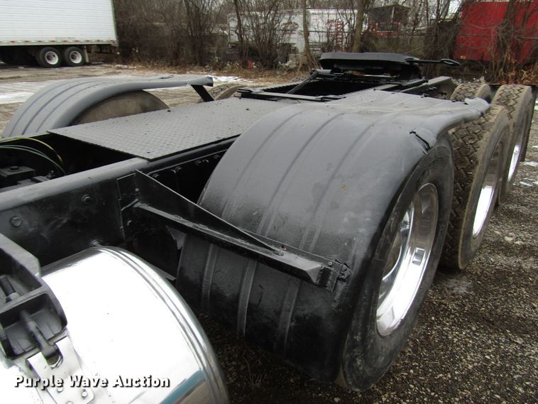 image for item DH8443 2006 Peterbilt 379 semi truck