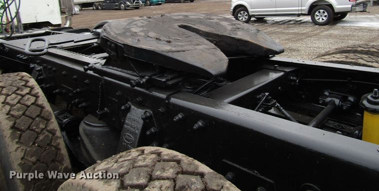 image for item DH8443 2006 Peterbilt 379 semi truck