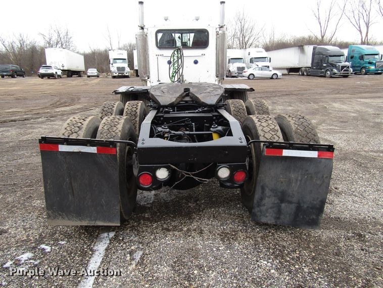 image for item DH8443 2006 Peterbilt 379 semi truck