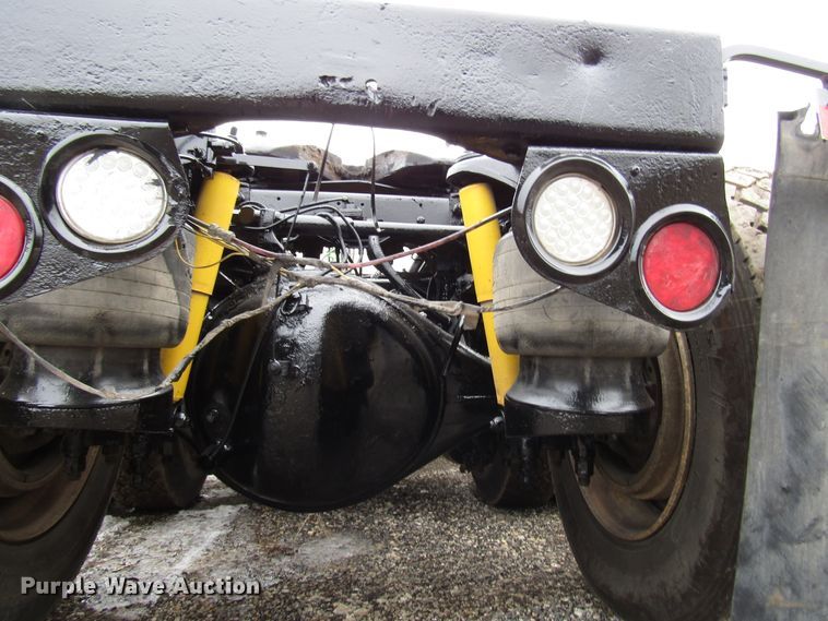 image for item DH8443 2006 Peterbilt 379 semi truck