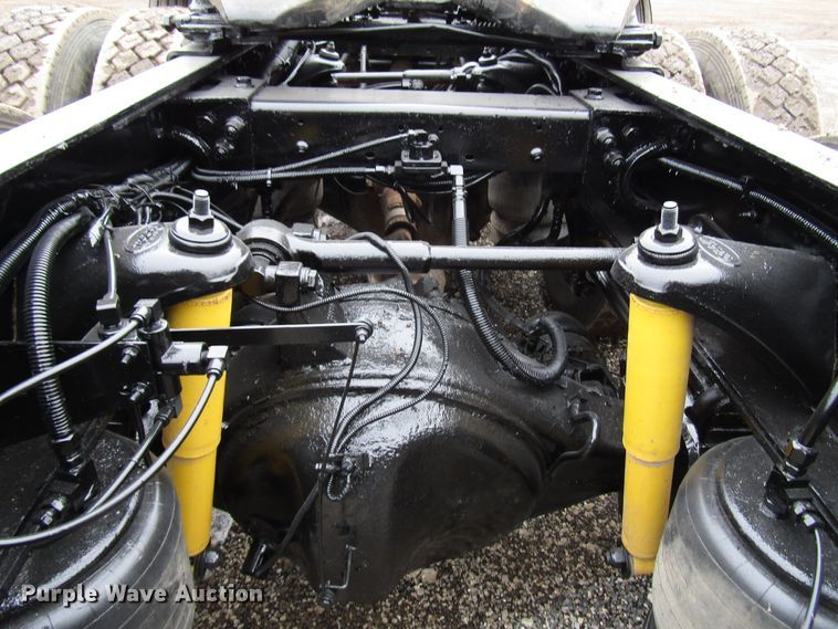 image for item DH8443 2006 Peterbilt 379 semi truck