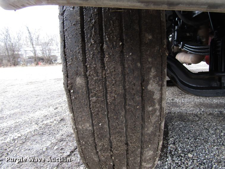 image for item DH8443 2006 Peterbilt 379 semi truck