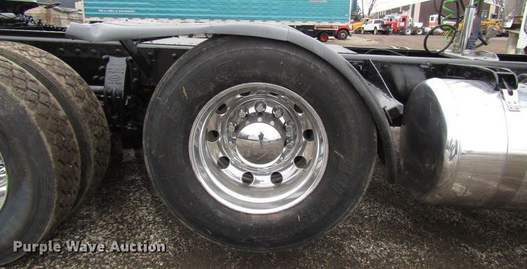 image for item DH8443 2006 Peterbilt 379 semi truck