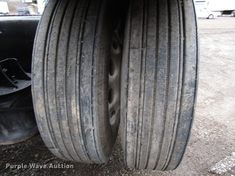 image for item DH8443 2006 Peterbilt 379 semi truck