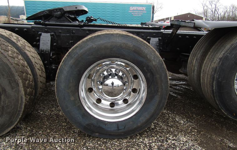 image for item DH8443 2006 Peterbilt 379 semi truck