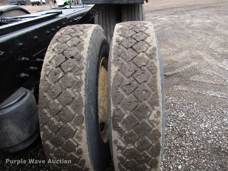 image for item DH8443 2006 Peterbilt 379 semi truck