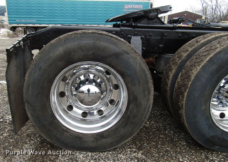 image for item DH8443 2006 Peterbilt 379 semi truck