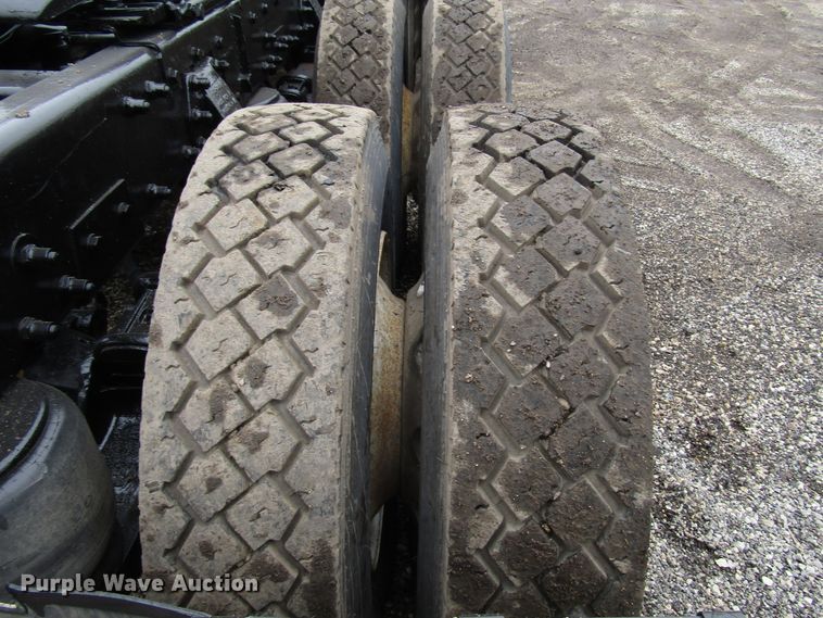 image for item DH8443 2006 Peterbilt 379 semi truck