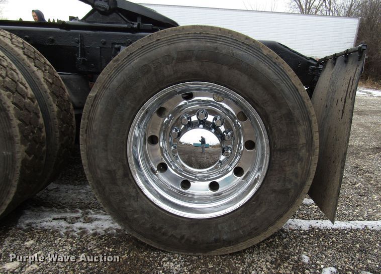 image for item DH8443 2006 Peterbilt 379 semi truck