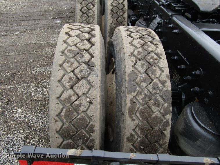 image for item DH8443 2006 Peterbilt 379 semi truck