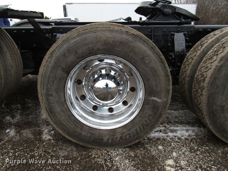 image for item DH8443 2006 Peterbilt 379 semi truck