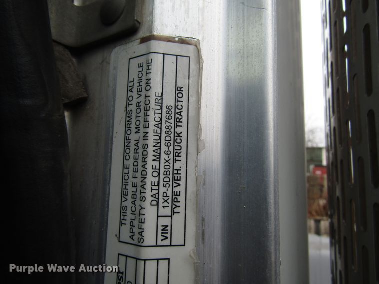 image for item DH8443 2006 Peterbilt 379 semi truck