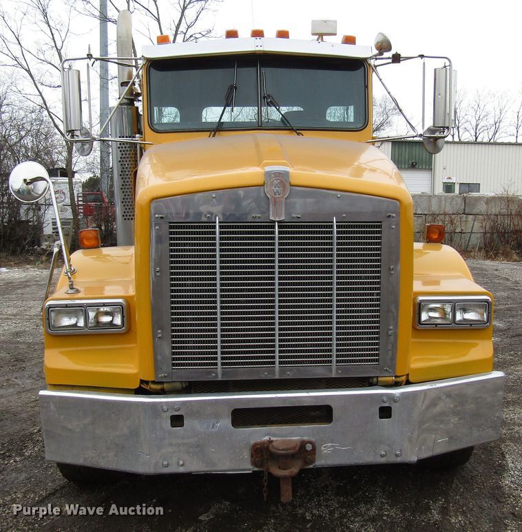 image for item DH8446 1998 Kenworth T800 truck cab and chassis