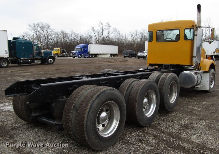 image for item DH8446 1998 Kenworth T800 truck cab and chassis