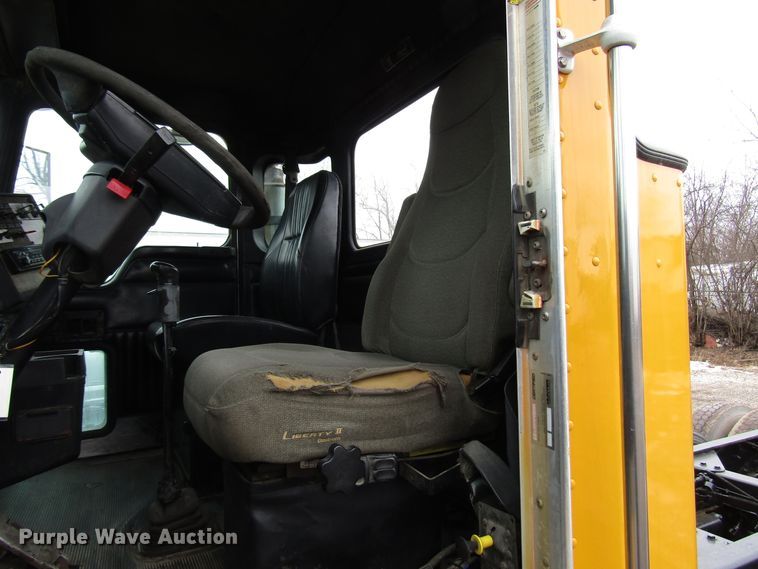 image for item DH8446 1998 Kenworth T800 truck cab and chassis