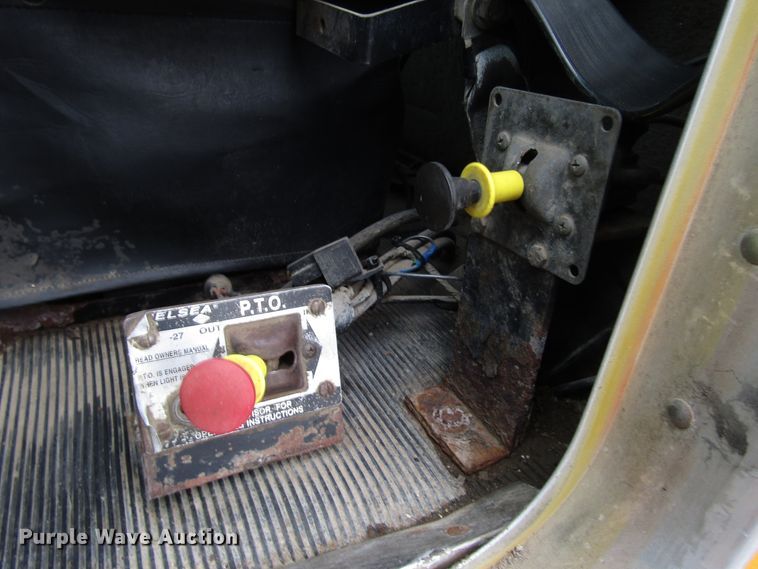 image for item DH8446 1998 Kenworth T800 truck cab and chassis