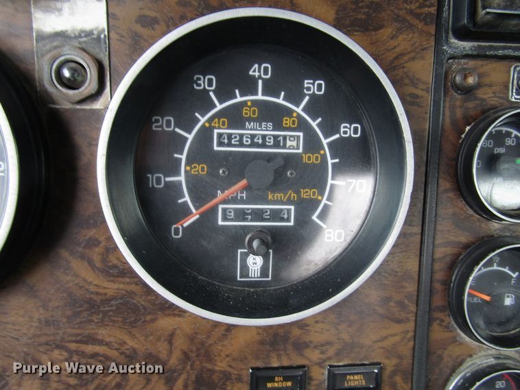 image for item DH8446 1998 Kenworth T800 truck cab and chassis