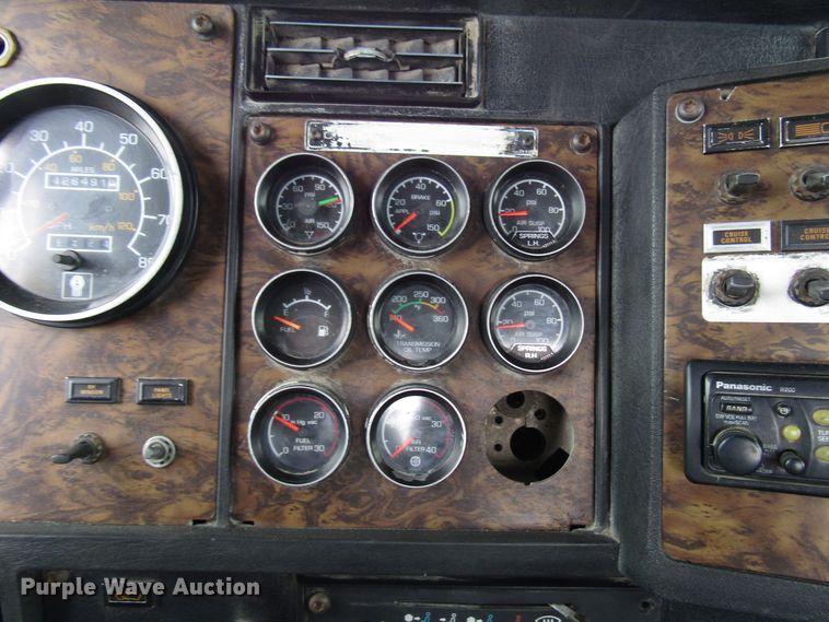 image for item DH8446 1998 Kenworth T800 truck cab and chassis