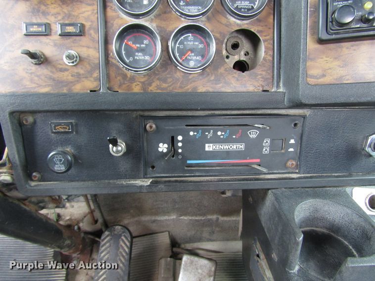 image for item DH8446 1998 Kenworth T800 truck cab and chassis